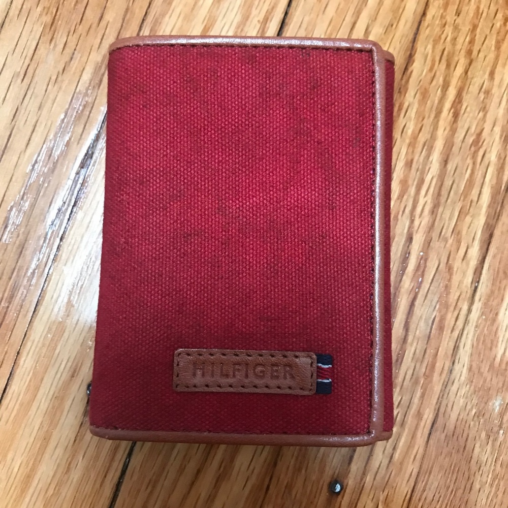 NWOT TOMMY HILFIGER RED/TAN TRIFOLD WALLET